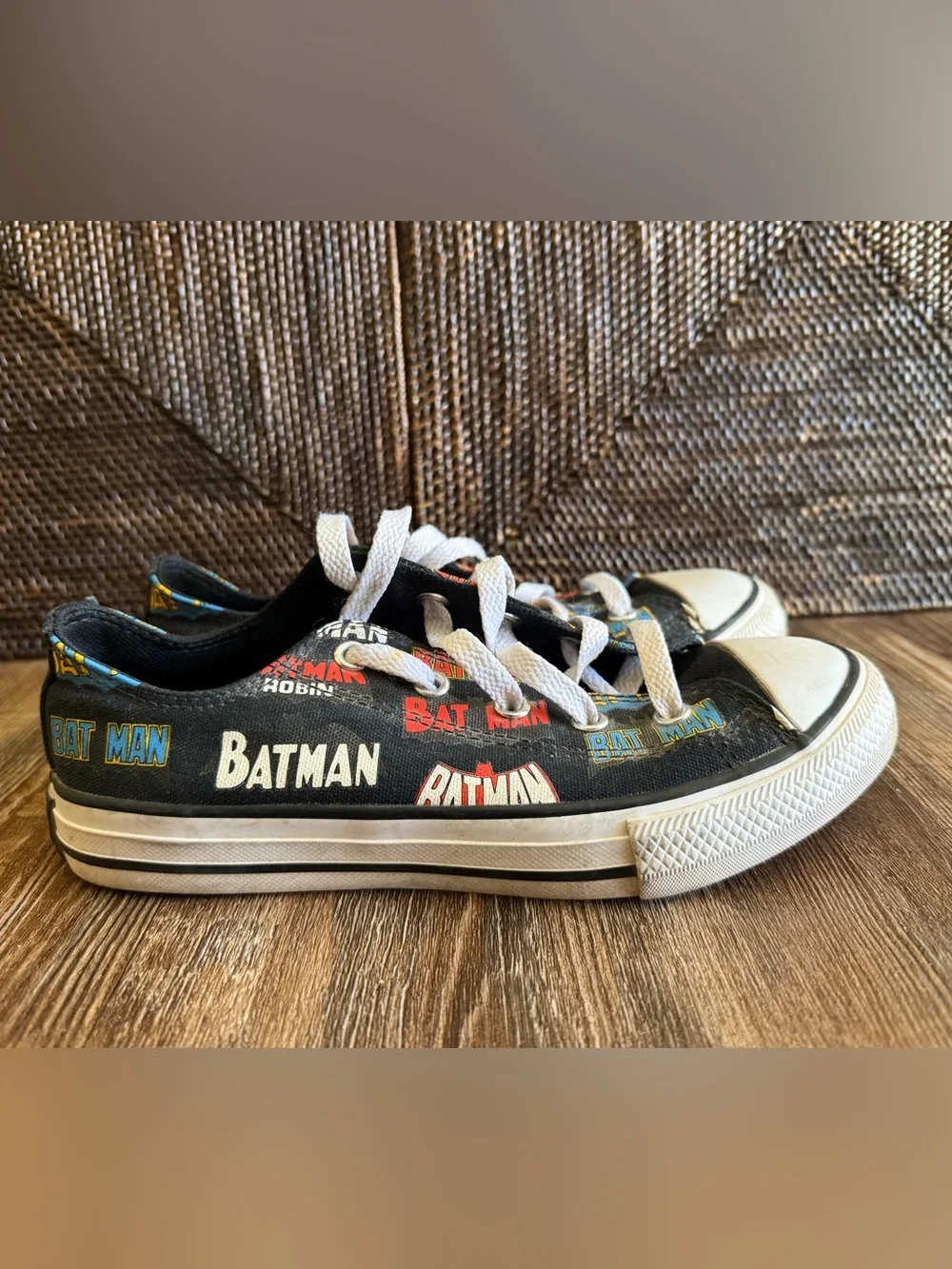 Converse Kids Size 2 DC Comics x Chuck Taylor All Star Low Batman Sneakers